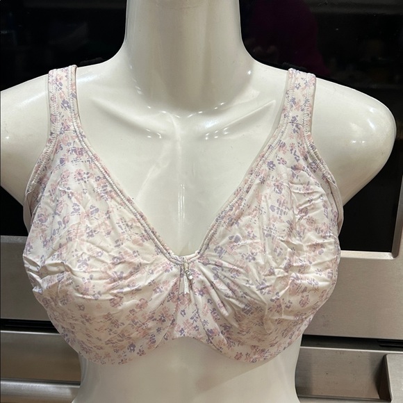Bali size 38DD non padded underwire bra with side support panels. Under arms are - Picture 4 of 16
